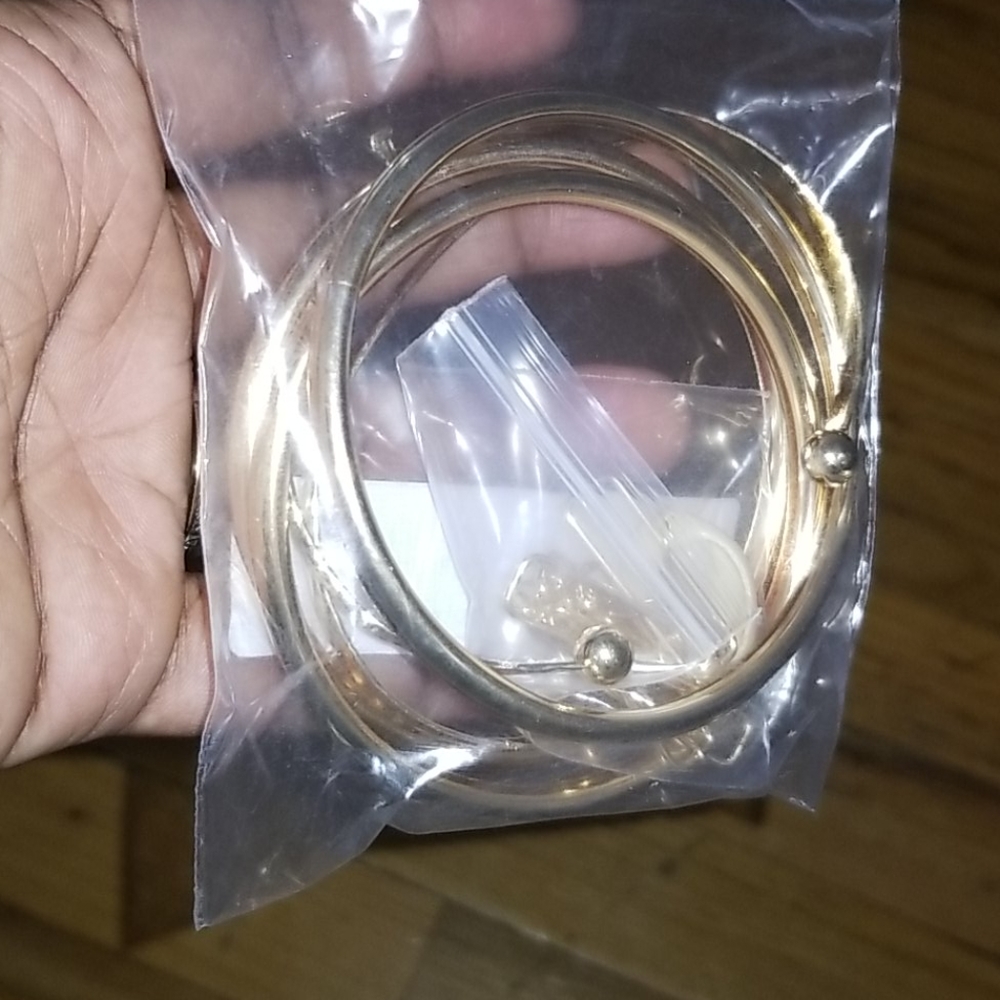 Bracelets - Picture 4 of 4